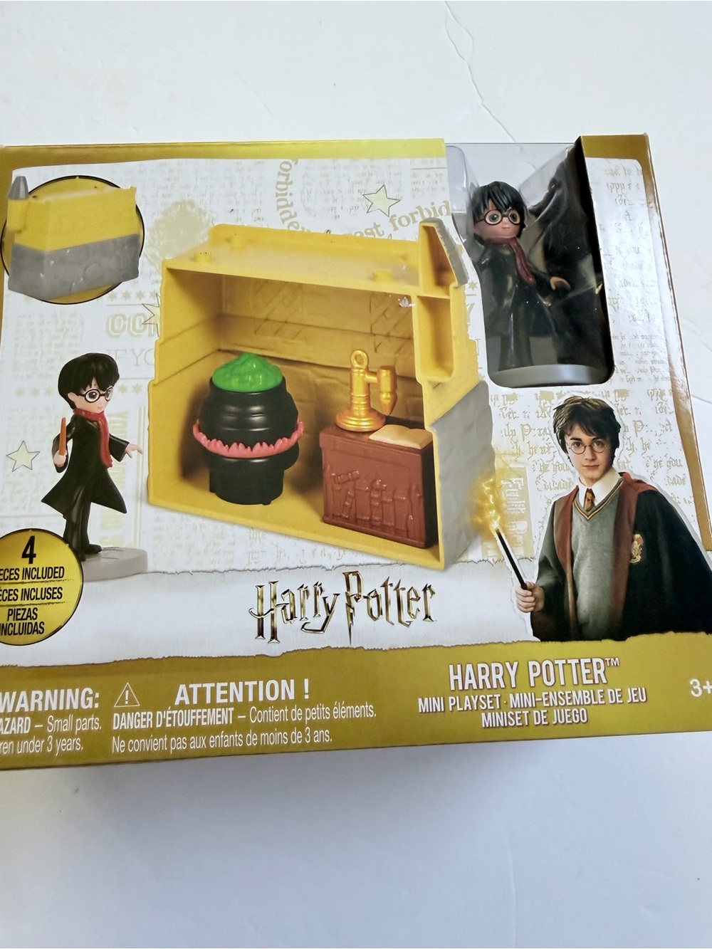 Warner Bros. Harry Potter Yellow Mini Playset with Figure
